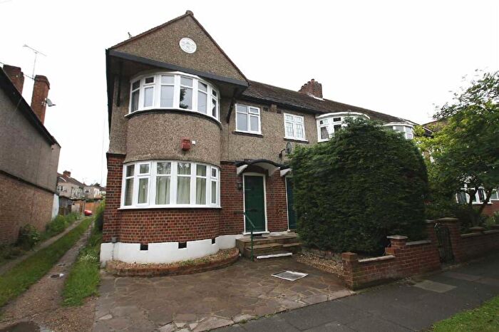 3 Bedroom Semi-Detached House To Rent In Holne Chase, Morden, SM4