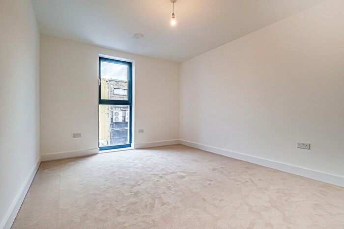 2 Bedroom Flat For Sale In High Street, Rayleigh, SS6