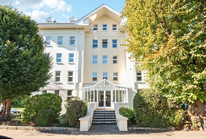 2 Bedroom Flat For Sale In Westbourne Drive, Cheltenham, GL52