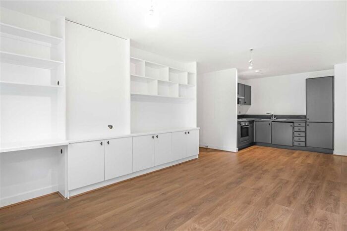 2 Bedroom Flat To Rent In Meath Crescent, Bethnal Green, E2