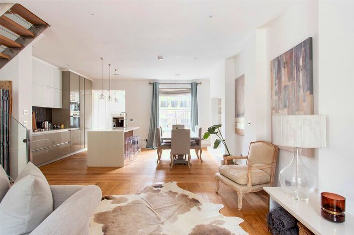 3 Bedroom Flat To Rent In Bristol Gardens, Little Venice, London, W9