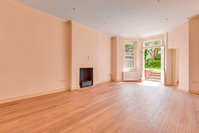 3 Bedroom Flat To Rent In Sutherland Avenue, Maida Vale, London, W9