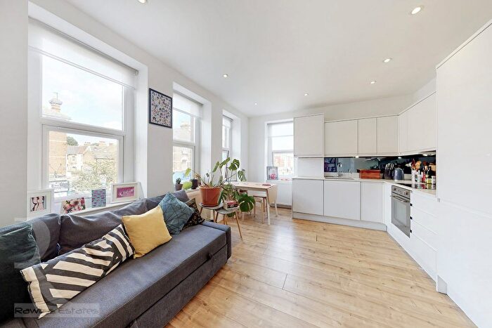1 Bedroom Flat To Rent In Grand Parade, London, N4
