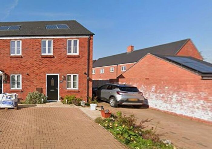 2 Bedroom End Of Terrace House For Sale In Banbury, Oxfordshire, OX16