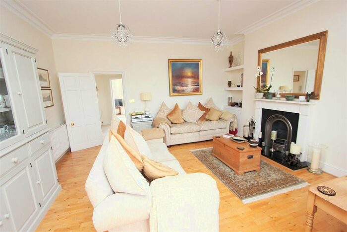 2 Bedroom Flat To Rent In West Grove, London, SE10