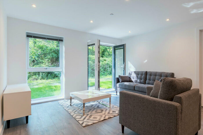 2 Bedroom Apartment To Rent In Alexandra Park Apartments, LS4