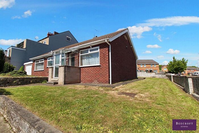 2 Bedroom Detached Bungalow For Sale In Cemetery Road, Hemingfield, Barnsley, S73