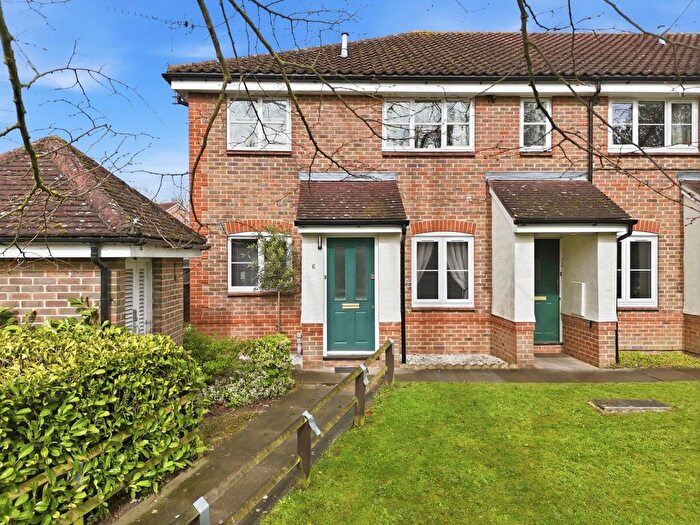 2 Bedroom Flat For Sale In Bryony Close, Loughton, IG10