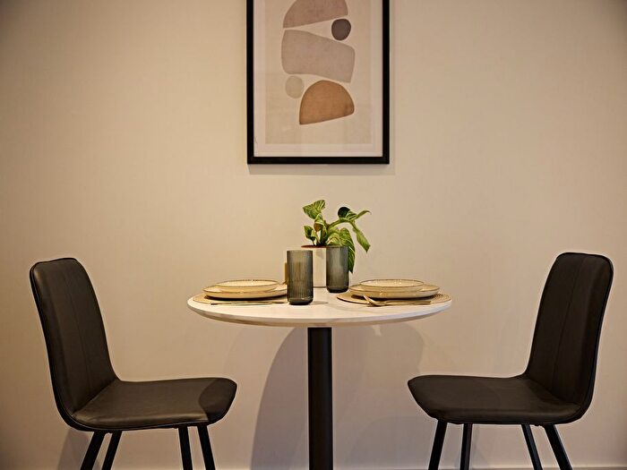 2 Bedroom Flat To Rent In Apt, Live Oasis Eastgate #, LS2