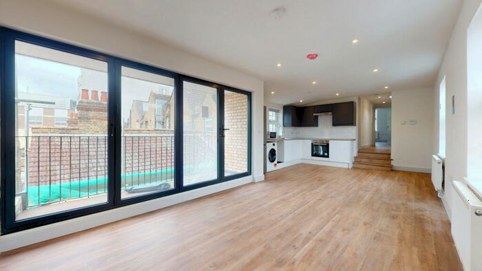 3 Bedroom Flat To Rent In Langdale Avenue, Mitcham, Surrey, CR4