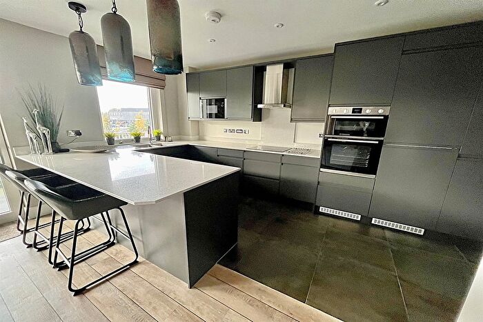2 Bedroom Flat For Sale In Kensal Drive, Manchester, M20