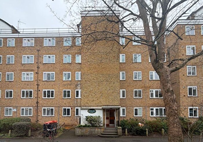 3 Bedroom Flat For Sale In Carslake Road, Wandsworth, London, SW15
