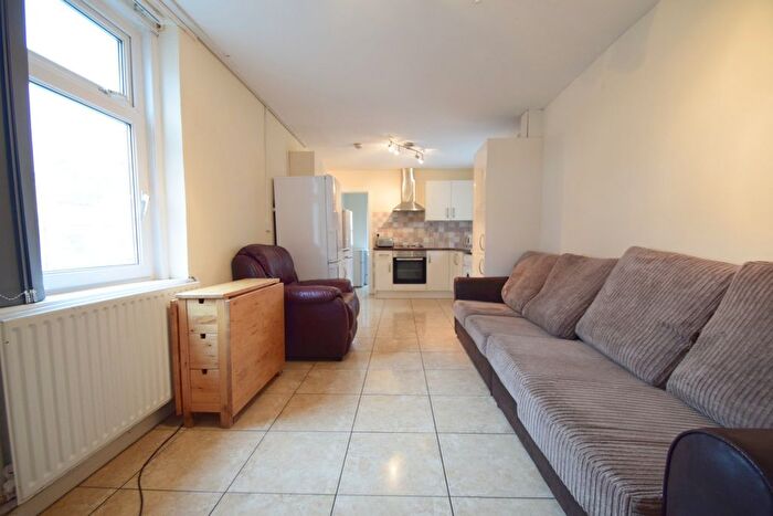 5 Bedroom Terraced House To Rent In Dogfield Street, Cathays, CF24