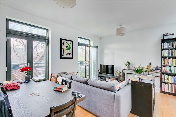 1 Bedroom Mews To Rent In Paradise Passage, Islington, N7