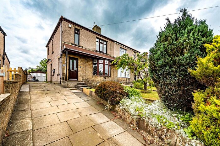 3 Bedroom Semi-Detached House For Sale In Newlands View, Northowram, Halifax, HX3