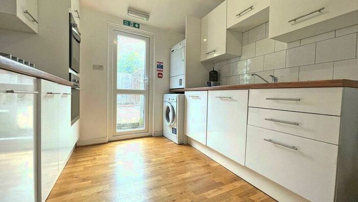 6 Bedroom House To Rent In Pains Road, Southsea, PO5