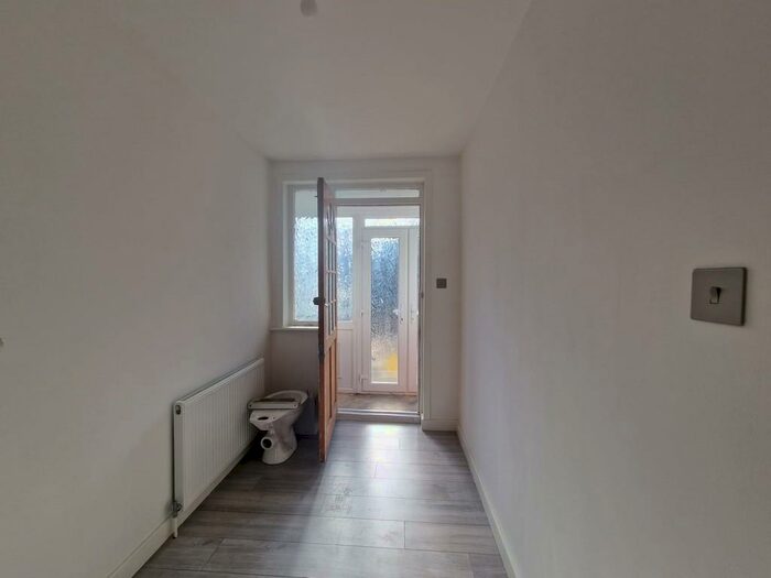 5 Bedroom Semi-Detached House To Rent In Oldborough Road, Wembley, HA0