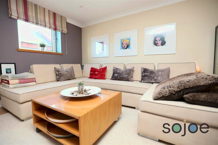 2 Bedroom Flat To Rent In Swonnells Walk, Lowestoft, NR32