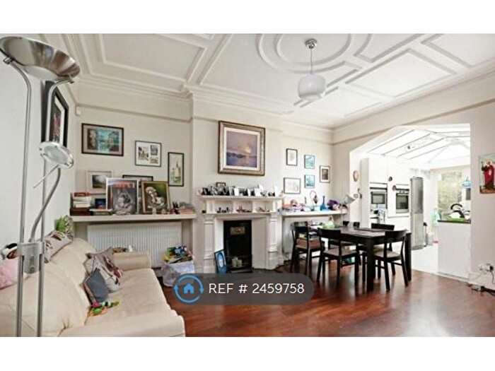 3 Bedroom Flat To Rent In Vaughan Avenue, London, W6