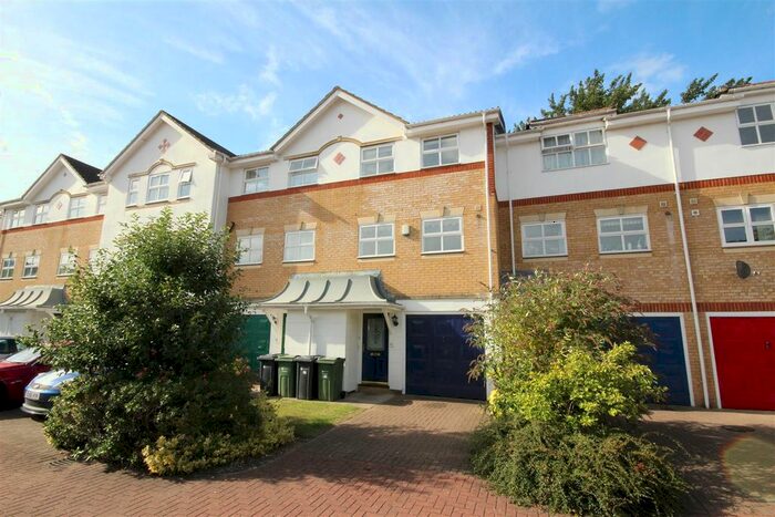 3 Bedroom Property To Rent In Stocton Close, Guildford, GU1
