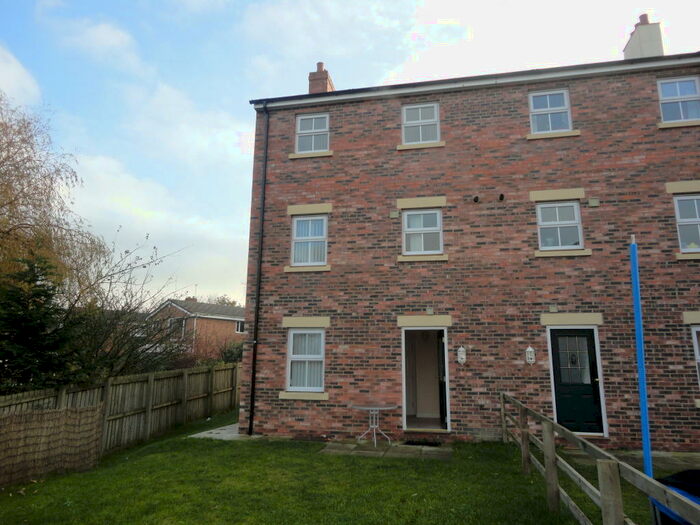 5 Bedroom Semi-Detached House To Rent In Kirkwood Drive, Sheraton Park, DH1