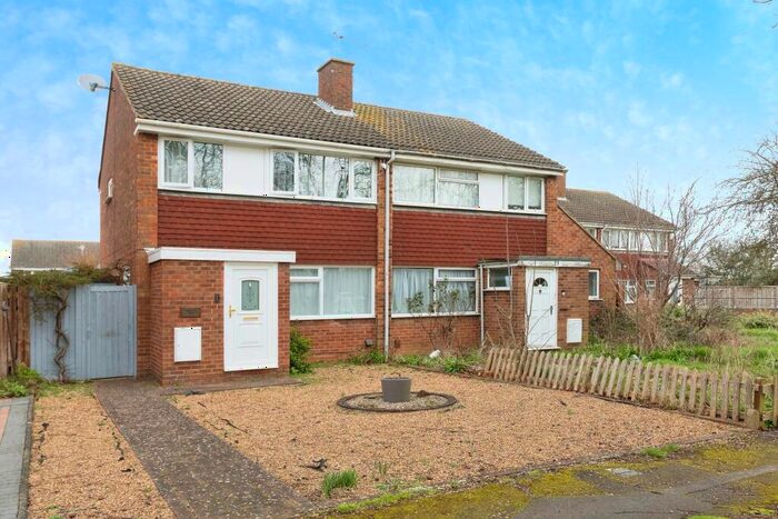 3 Bedroom Semi-Detached House For Sale In Harkness Close, Bletchley, Milton Keynes, Buckinghamshire, MK2