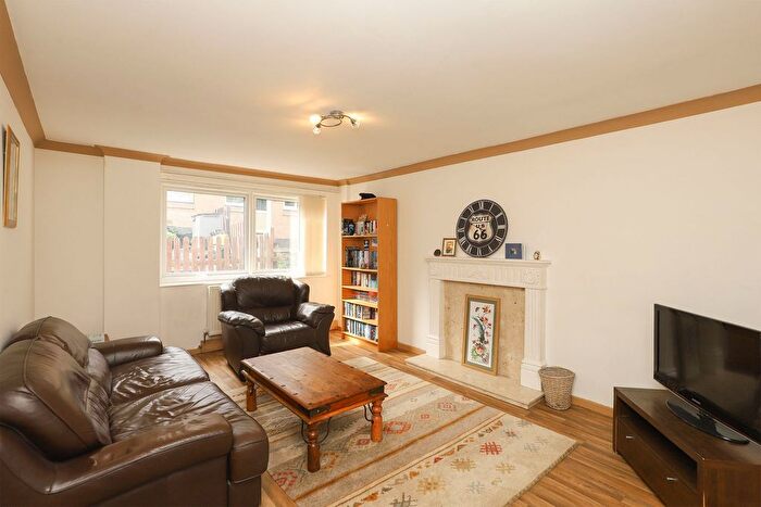 3 Bedroom Semi-detached House For Sale In Quail Rise, Sheffield, S2