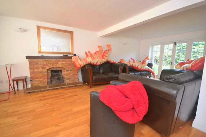 7 Bedroom Detached House To Rent In Lacewood Gardens, Whitley, Reading, RG2