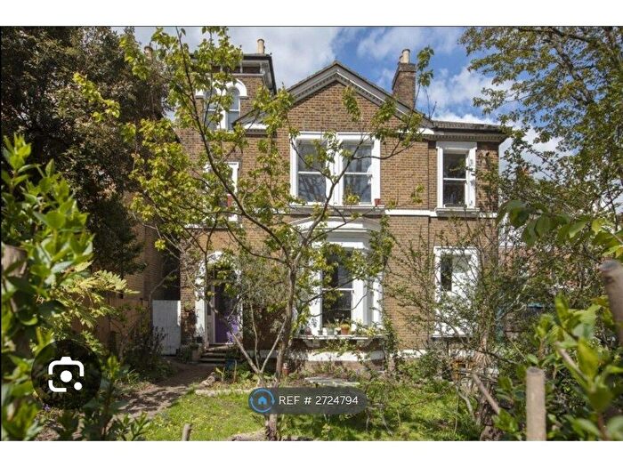 4 Bedroom Flat To Rent In Grove Park, London, SE5