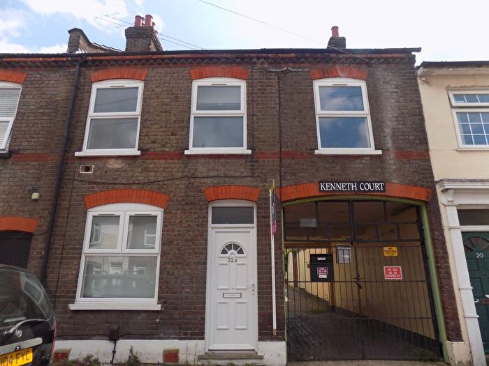 4 Bedroom Terraced House To Rent In Edward Street, Luton, Bedfordshire, LU2