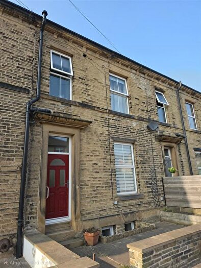 5 Bedroom Terraced House For Sale In Stainland Road, Greetland, Halifax, HX4