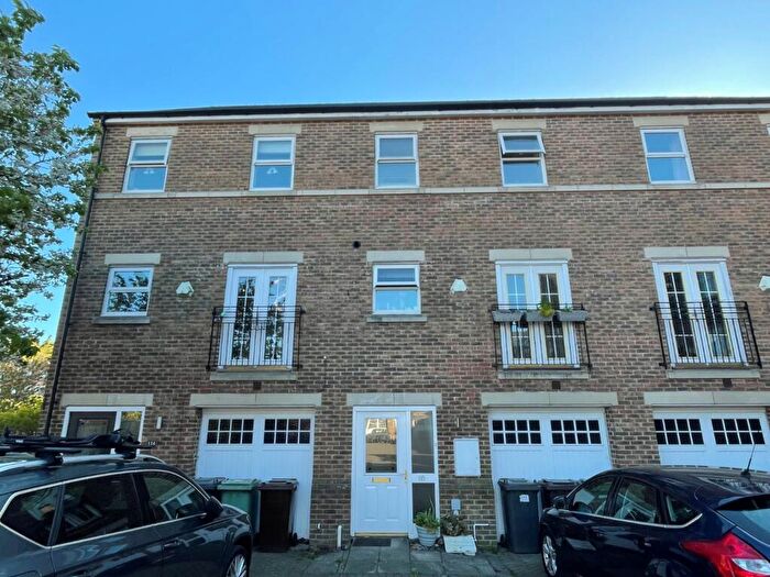 4 Bedroom House To Rent In Carisbrooke Road, Leeds, West Yorkshire, LS16