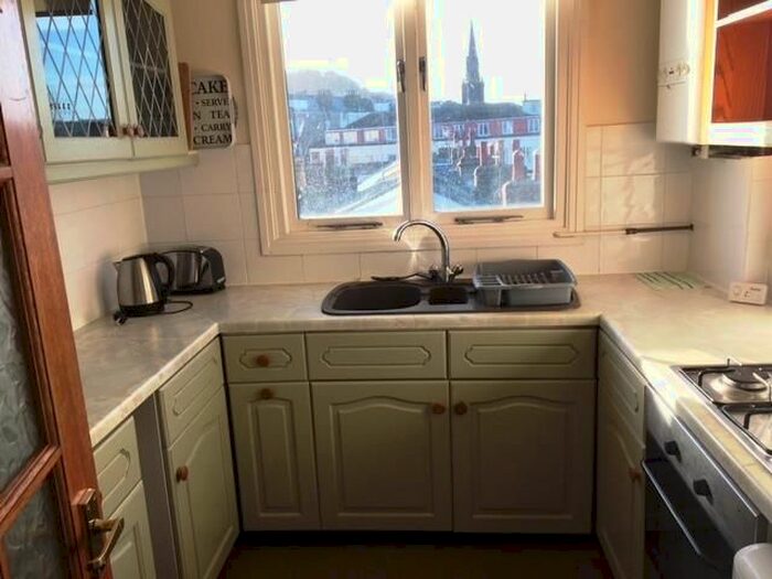 2 Bedroom Flat To Rent In Crown Terrace, Scarborough, YO11