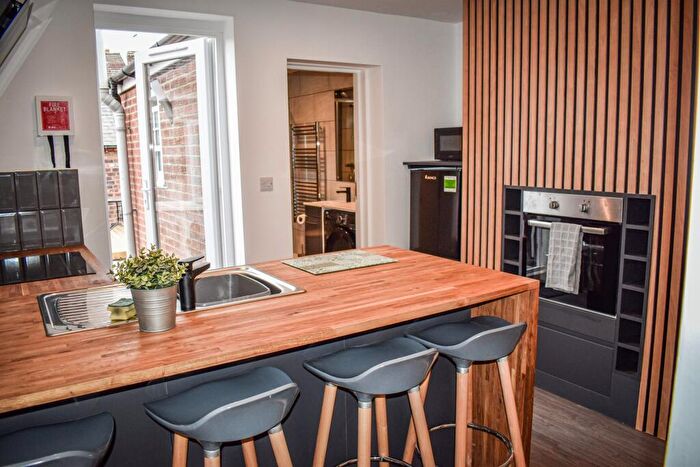 2 Bedroom Terraced House To Rent In Stylish Bed Terraced House // Sep, LN1