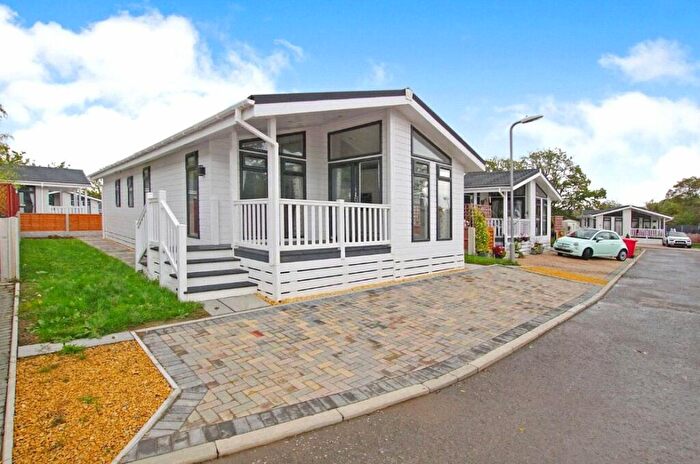 2 Bedroom Mobile Home For Sale In Mapleridge Lane, Yate, Bristol, BS37