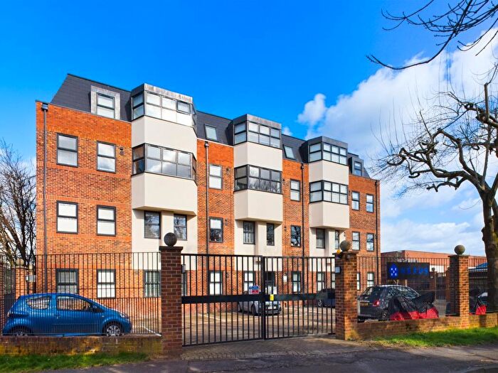 1 Bedroom Apartment To Rent In Chertsey, Surrey, KT16