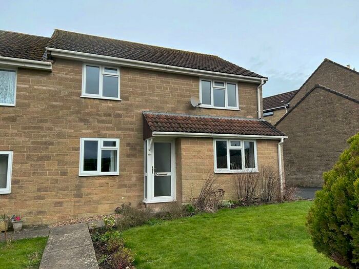 2 Bedroom Flat To Rent In Churchfield Drive, Castle Cary, BA7
