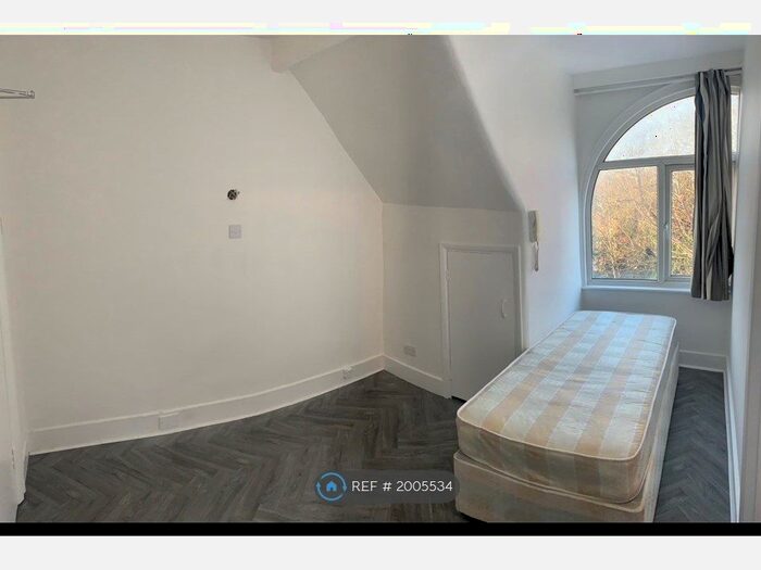 1 Bedroom Flat To Rent In Victoria Road, London, N18