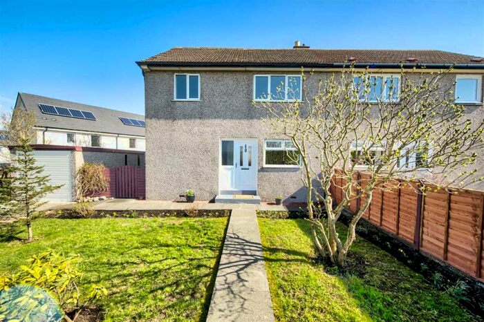 3 Bedroom Semi-Detached Villa For Sale In Farm Road, Crombie, KY12