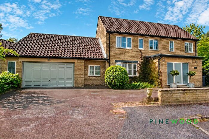 4 Bedroom Detached House For Sale In The Greenway, Whitwell, S80