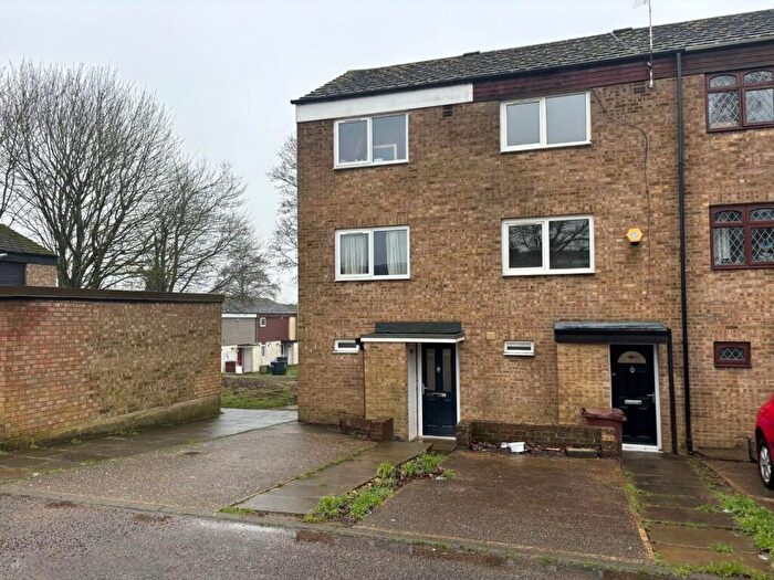 3 Bedroom Town House For Sale In Poppyfield Court, Lings, Northampton, NN3
