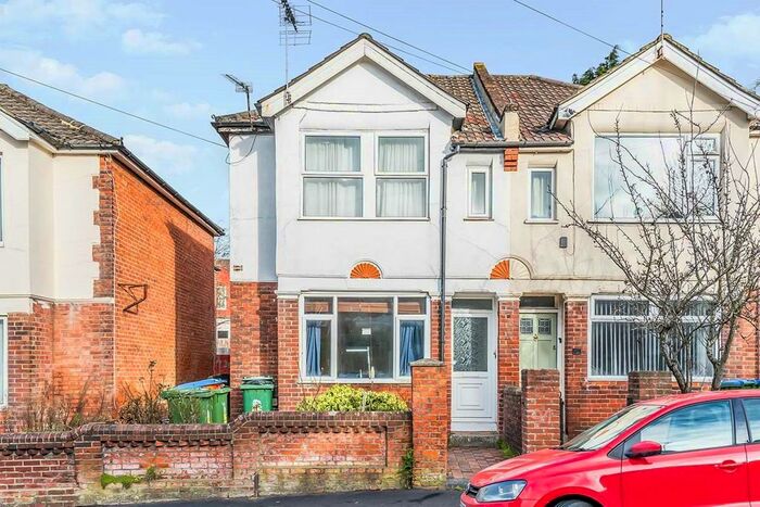 5 Bedroom Semi-Detached House To Rent In Wilton Avenue, Southampton, Hampshire, SO15