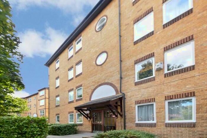 3 Bedroom Flat To Rent In Chaucer Drive, Bermondsey, SE1