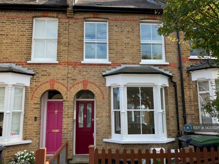 3 Bedroom Terraced House To Rent In Richmond Road, London, N11
