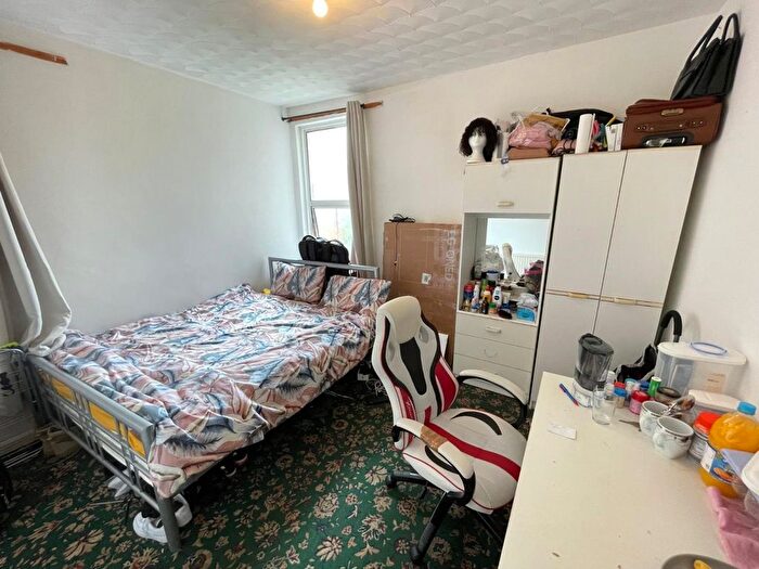 6 Bedroom Semi-Detached House To Rent In Priory Avenue, High Wycombe, HP13