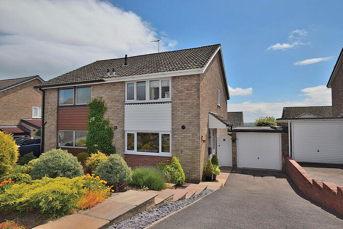 3 Bedroom Semi-Detached House For Sale In Aske Avenue, Richmond, DL10