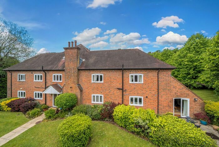 2 Bedroom Flat For Sale In The Evergreens, Hambledon Park, Hambledon, GU8