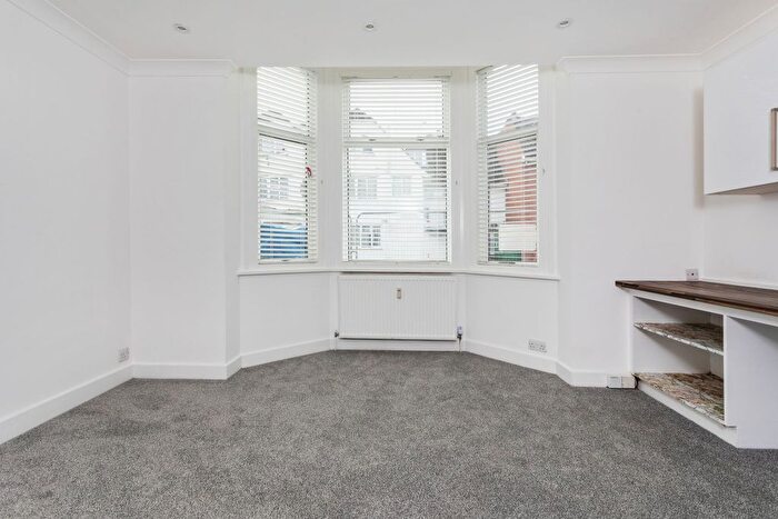 Studio To Rent In Flat Upton Road, Watford, WD18