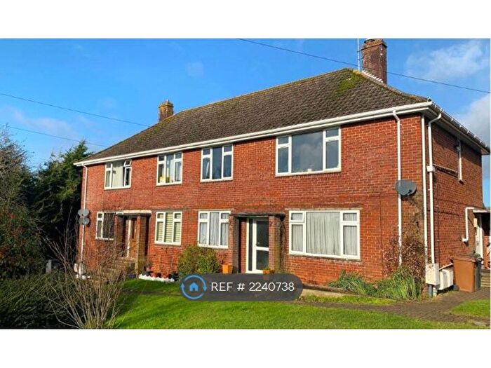2 Bedroom Flat To Rent In Nightingale Close, Romsey, SO51