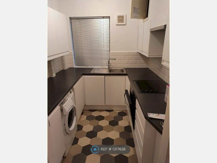2 Bedroom Flat To Rent In Mundania Court, London SE22